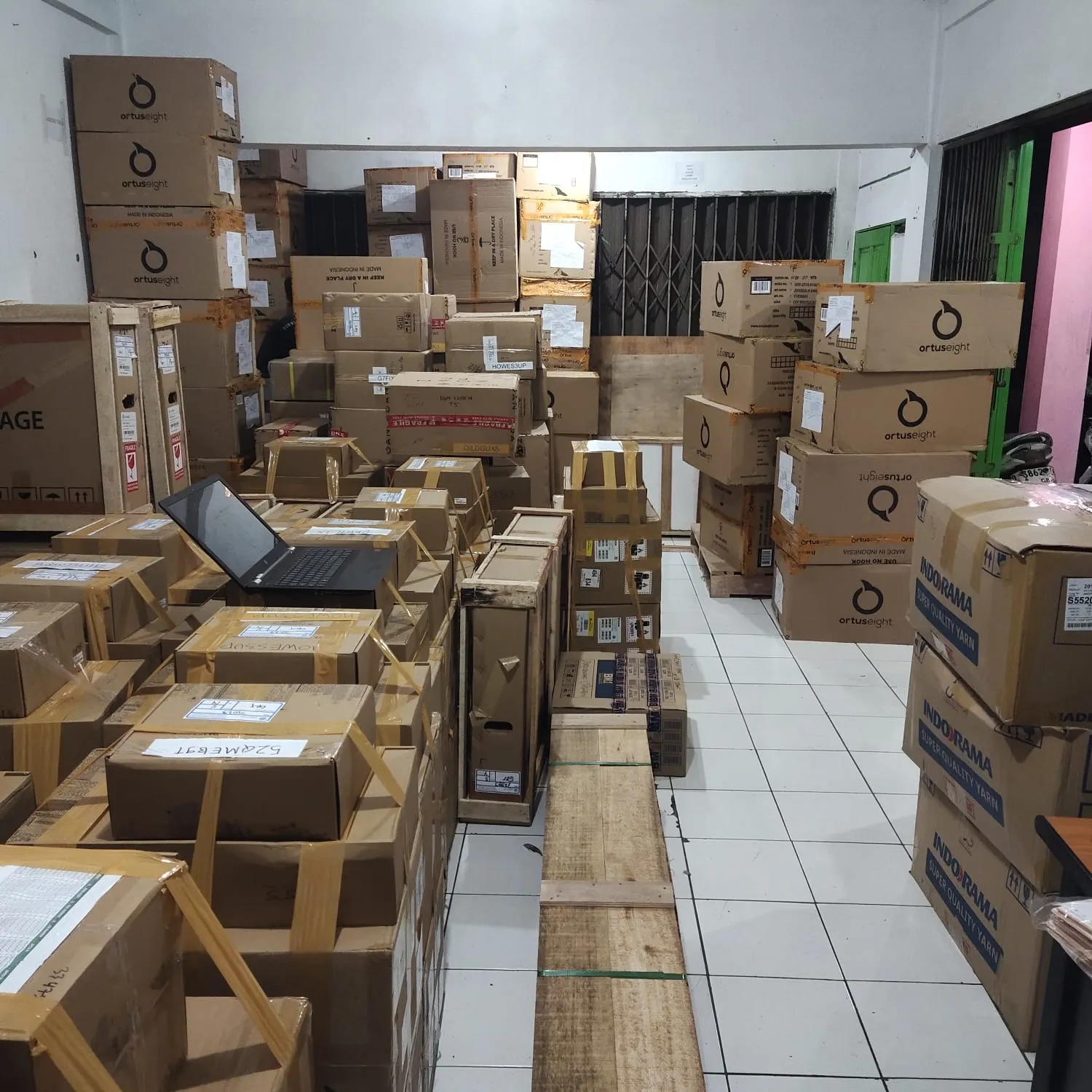 Gudang Logistik